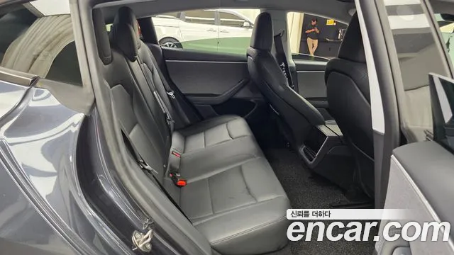 Tesla Model 3 — Фото автомобиля 10