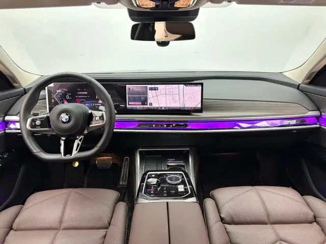 BMW 7 Series — Фото автомобиля 10