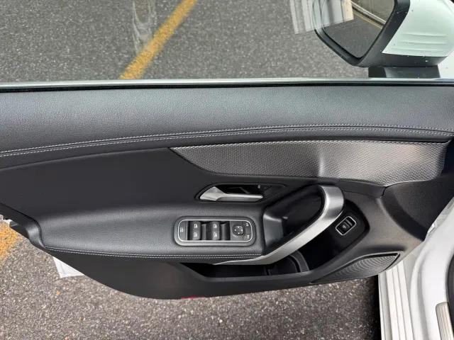 Mercedes-Benz A-Class — Фото автомобиля 12