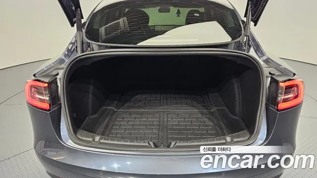 Tesla Model 3 — Фото автомобиля 27