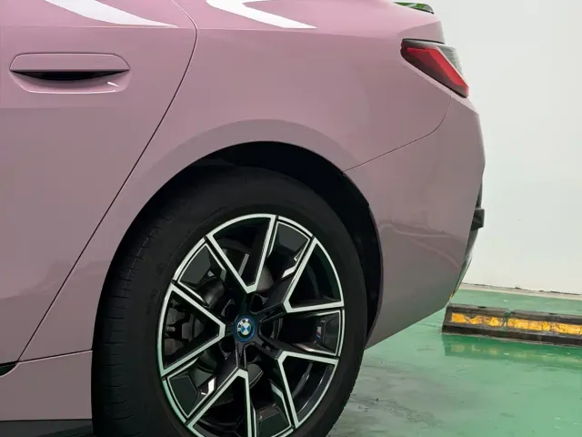 BMW i4 — Фото автомобиля 8