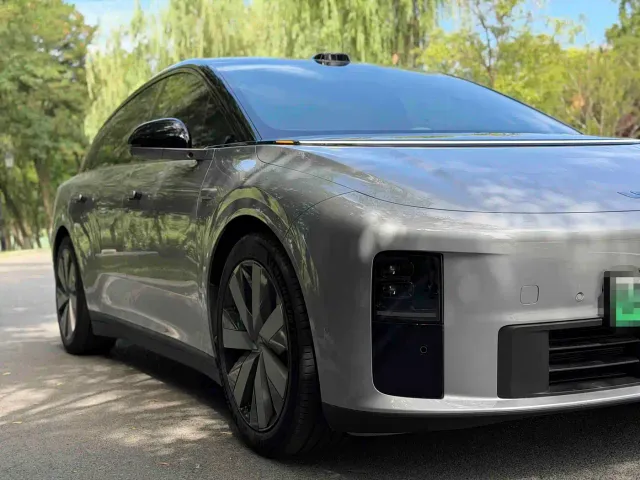 Li Auto Li Auto i6 2025 4WD Base Model — Фото автомобиля 3