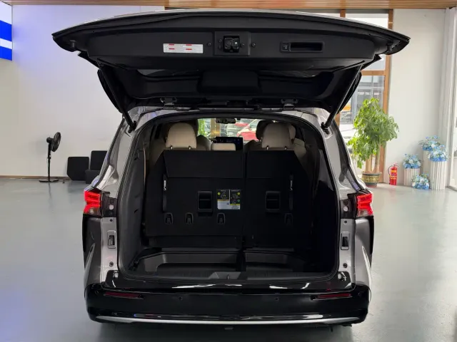 Toyota Sienna — Фото автомобиля 14
