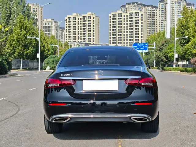 Mercedes-Benz E-Class — Фото автомобиля 10