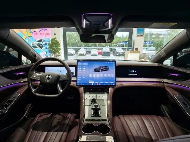 Denza Z9GT — Фото автомобиля 15