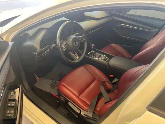 Mazda Axela — Фото автомобиля 4