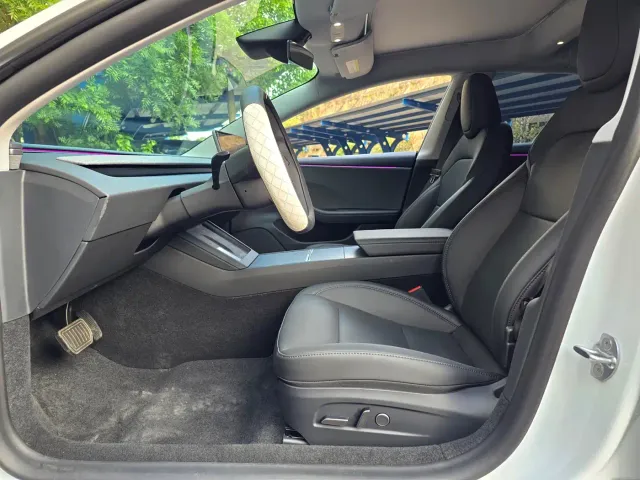 Tesla Model 3 — Фото автомобиля 15