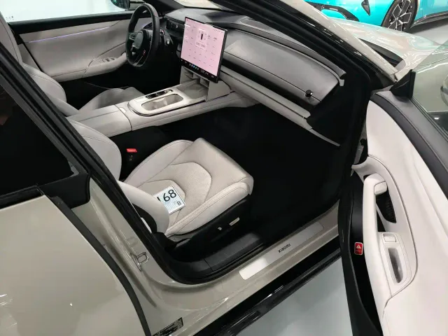Xiaomi SU7 — Фото автомобиля 15