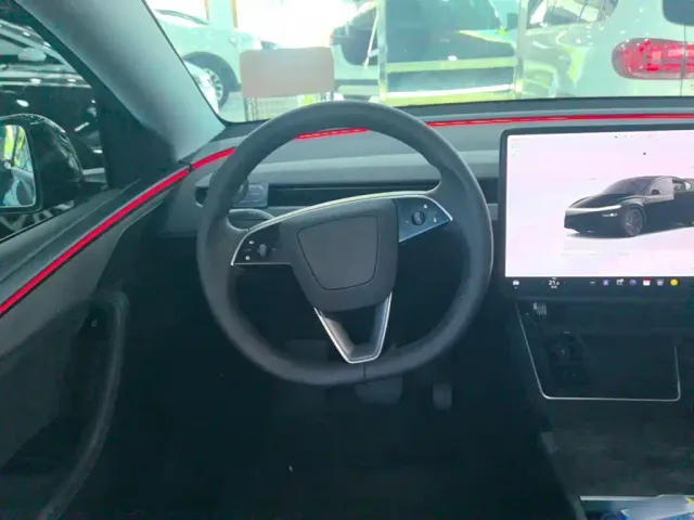 Tesla Model Y — Фото автомобиля 10