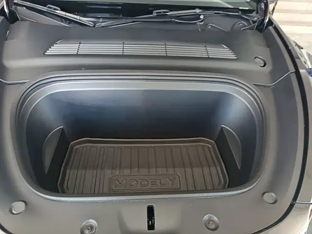Tesla Model Y — Фото автомобиля 19