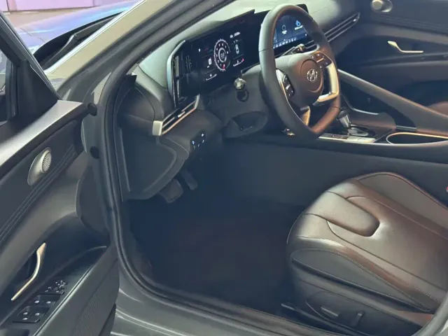 Hyundai Elantra — Фото автомобиля 8
