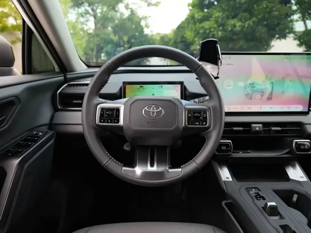 Toyota RAV4 — Фото автомобиля 21