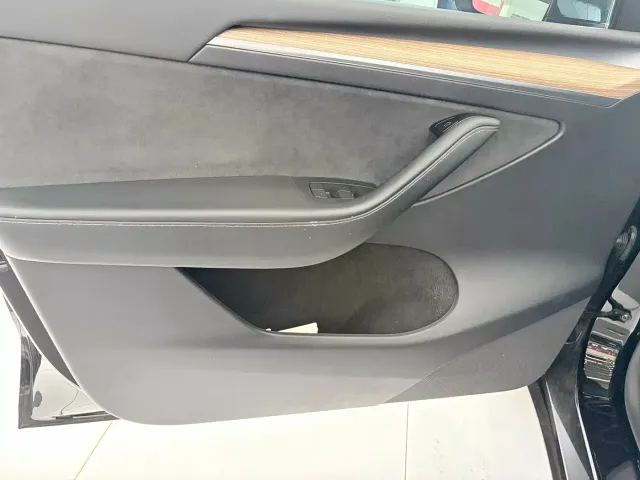 Tesla Model Y — Фото автомобиля 10