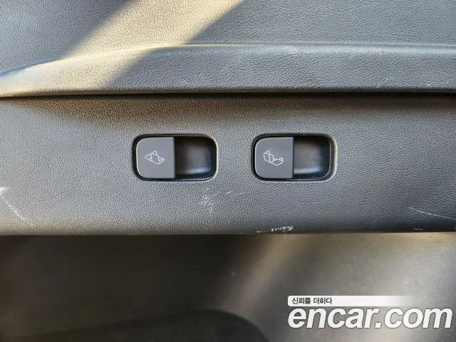 Tesla Model Y — Фото автомобиля 19