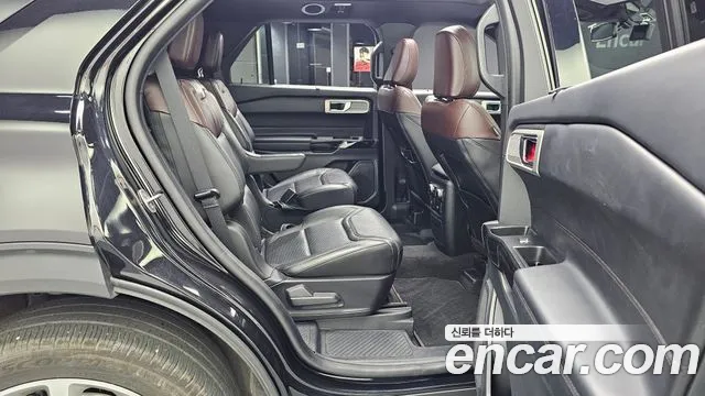 Ford Explorer Explorer 6 поколение 3.0 Platinum 4WD — Фото автомобиля 12