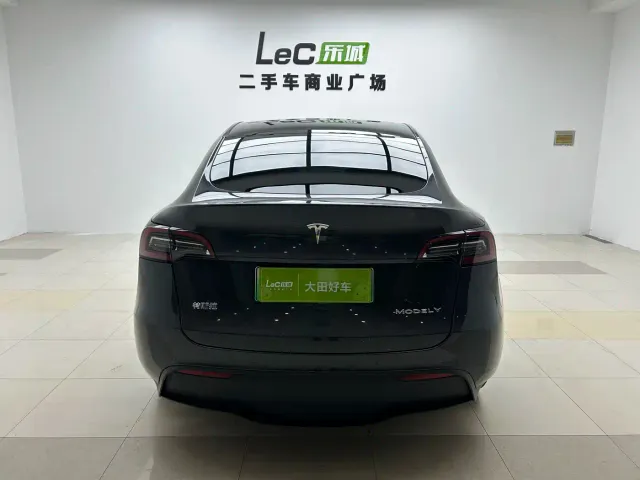 Tesla Model Y — Фото автомобиля 14