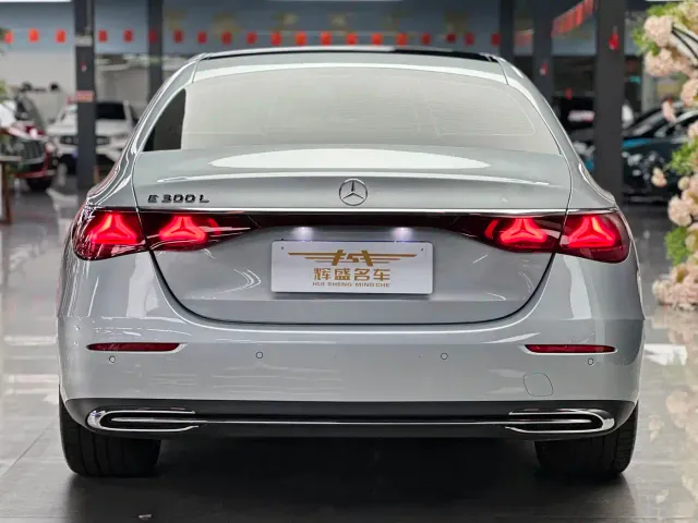 Mercedes-Benz E-Class — Фото автомобиля 9