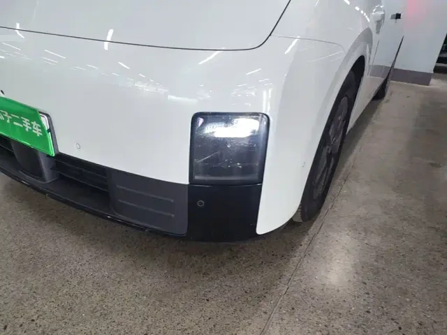 Li Auto MEGA — Фото автомобиля 23