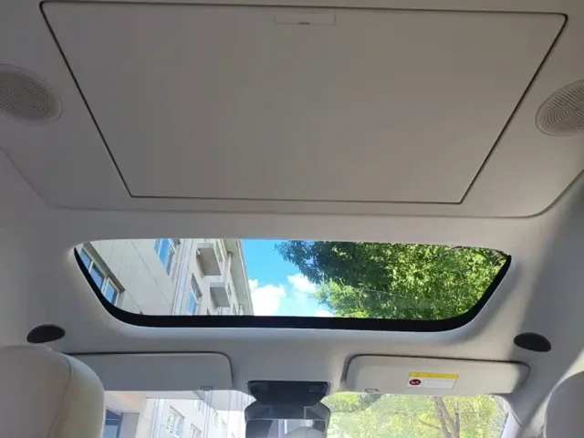 Li Auto MEGA — Фото автомобиля 17