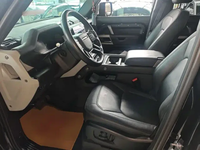 Land Rover Defender — Фото автомобиля 14