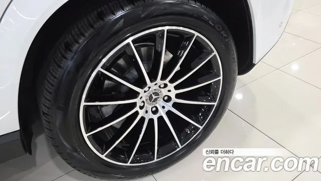 Mercedes-Benz GLE-Class — Фото автомобиля 20