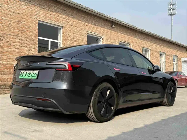 Tesla Model 3 — Фото автомобиля 16