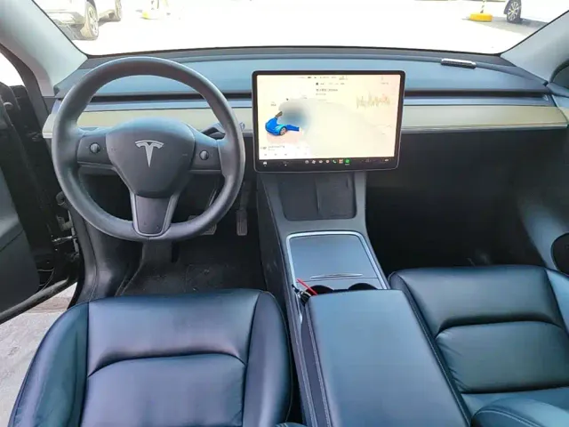 Tesla Model Y — Фото автомобиля 9