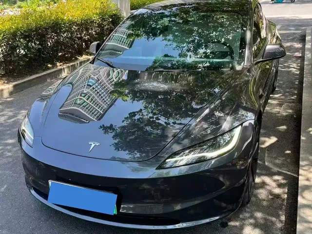 Tesla Model 3 — Фото автомобиля 3