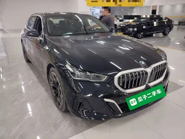 BMW 5 Series — Фото автомобиля 3