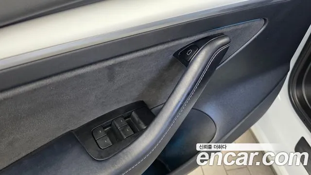 Tesla Model 3 — Фото автомобиля 28