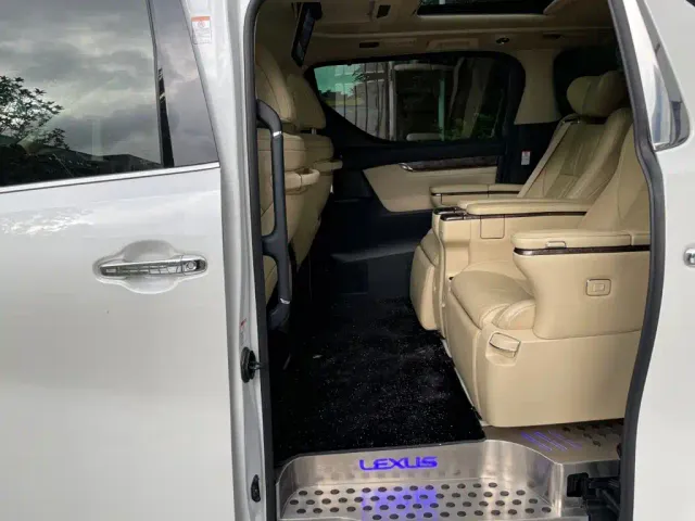 Toyota Vellfire — Фото автомобиля 13