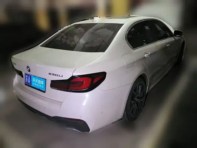 BMW 5 Series — Фото автомобиля 2