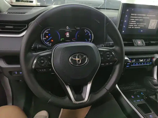 Toyota RAV4 — Фото автомобиля 10