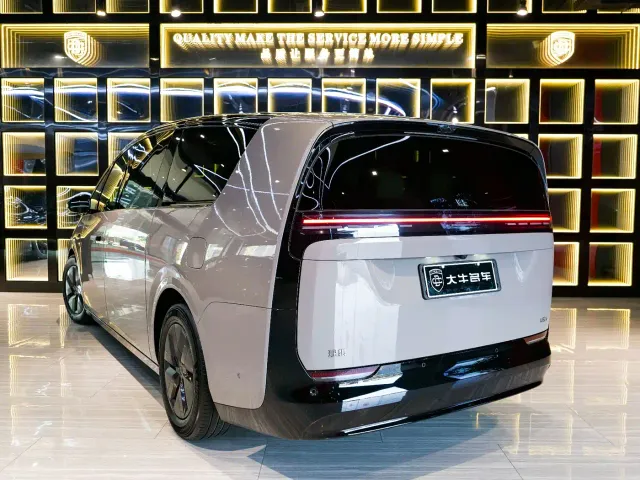 Li Auto MEGA — Фото автомобиля 4