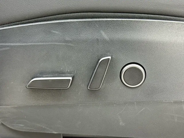 Tesla Model Y — Фото автомобиля 17