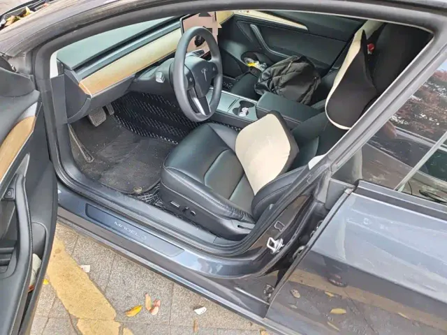 Tesla Model 3 — Фото автомобиля 13