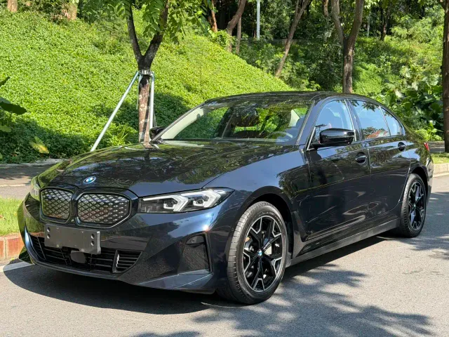 Фотография автомобиля — BMW i3
