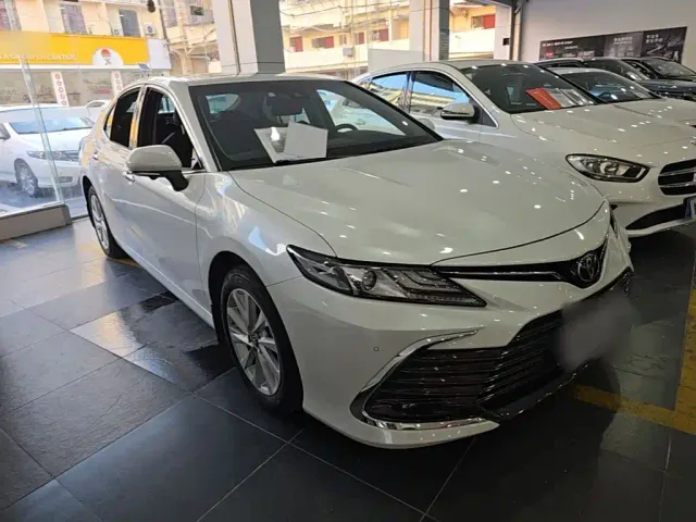 Toyota Camry — Фото автомобиля 3