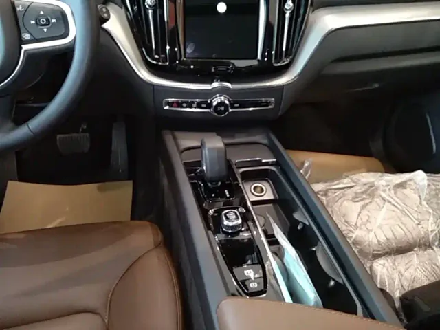 Volvo XC60 — Фото автомобиля 13