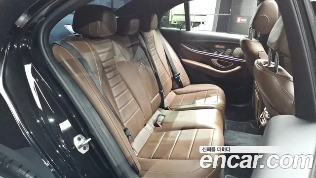 Mercedes-Benz E-Class — Фото автомобиля 11
