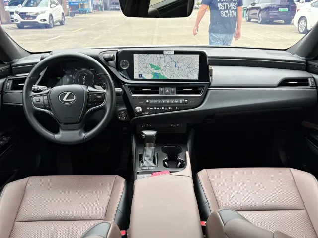 Lexus ES — Фото автомобиля 9