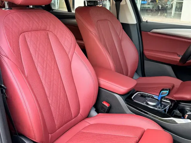 BMW iX3 — Фото автомобиля 9