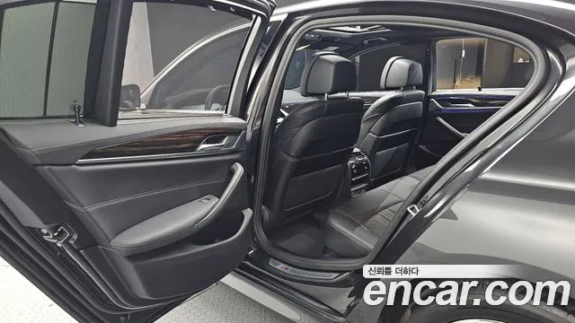 BMW 5 Series G30 — Фото автомобиля 12