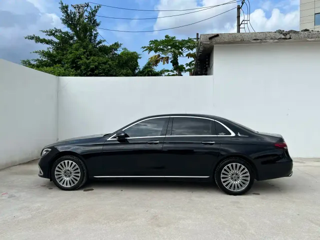 Mercedes-Benz E-Class — Фото автомобиля 4