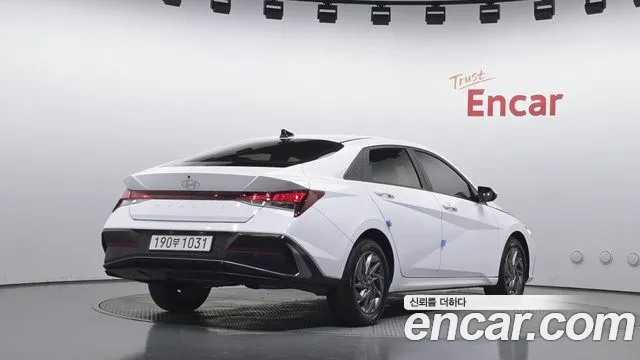 Hyundai Avante — Фото автомобиля 2