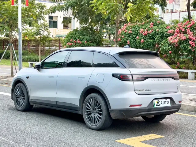 Leapmotor C11 — Фото автомобиля 5