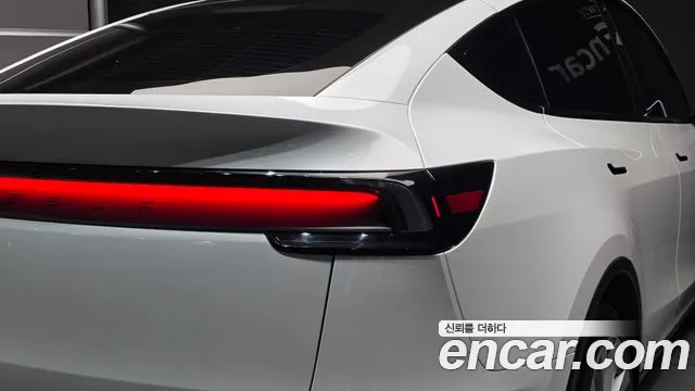 Tesla Model Y — Фото автомобиля 23
