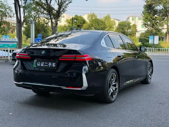 BMW i5 — Фото автомобиля 7