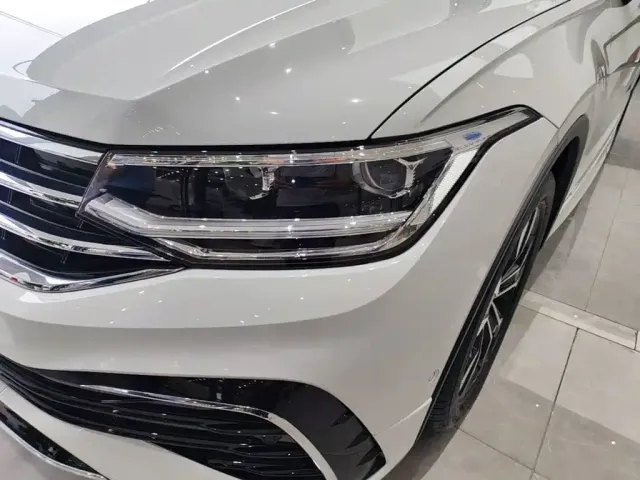 Volkswagen Tiguan L — Фото автомобиля 23