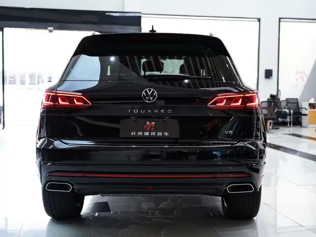 Volkswagen Touareg — Фото автомобиля 14